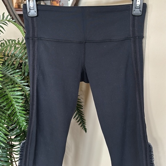 Lululemon Black Cropped Capri Pants Reflective Ruffle Workout Activewear Tights - Picture 4 of 15